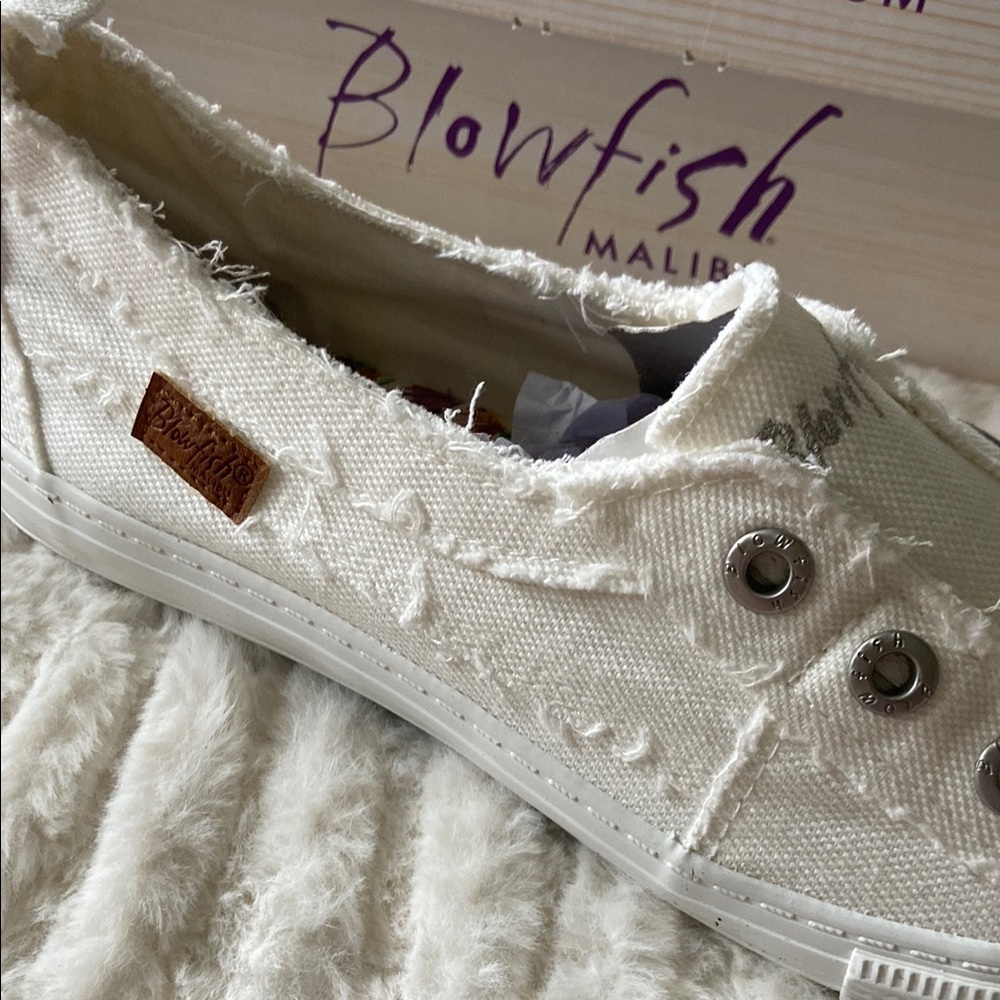 Blowfish White Casual Sneakers Canvas Low-Top - Picture 3 of 8